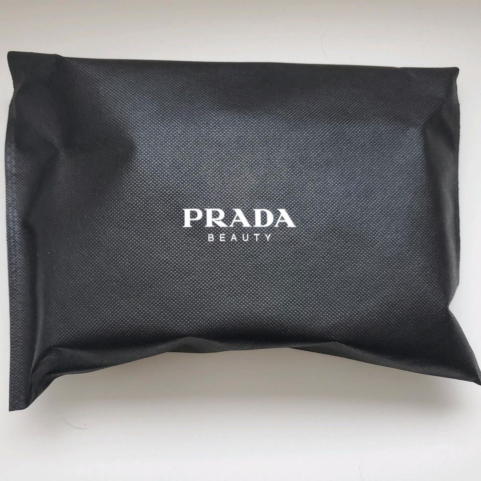 Prada Kosmetiktasche in Laer