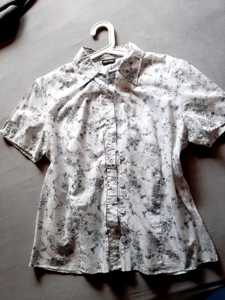 Gerry Weber Bluse gr 40 geblümt in Neustrelitz