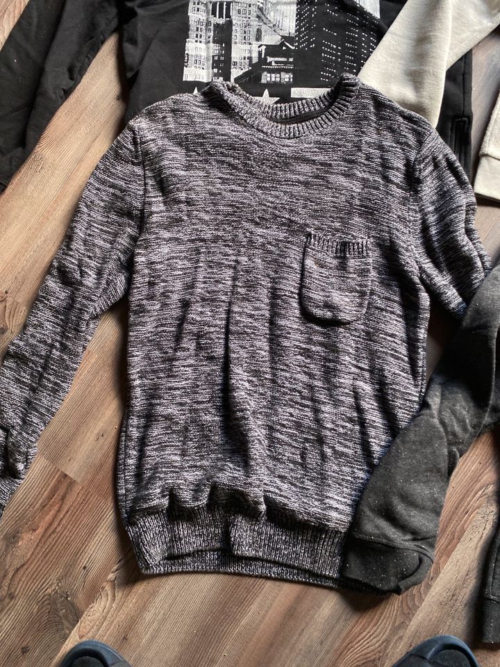 Bekleidungspaket 4x Pullover Größe M/L Jack&Jones, H&M in Schwarzenbruck