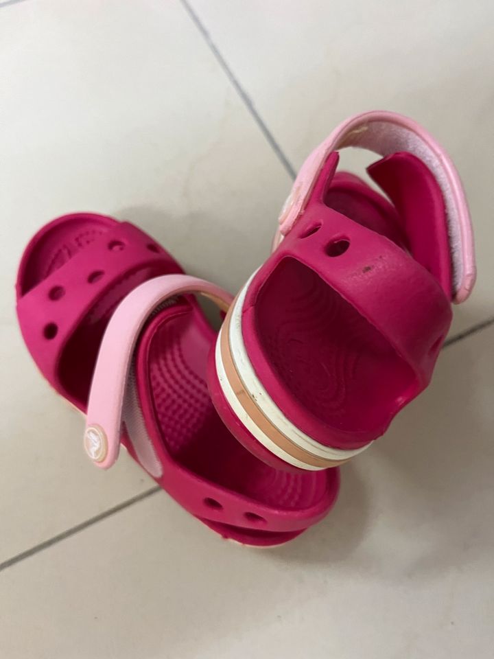 Kinderschuhe crocs Sommer in Mühlhausen-Ehingen