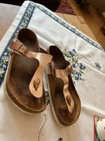 Birkenstock Gizeh Zehentrenner Sandaletten Gold Leder Gr.38 Nordrhein-Westfalen - Troisdorf Vorschau