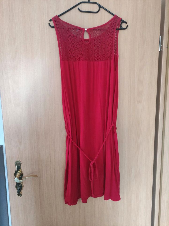 Rotes Sommerkleid in Gr. M in Bad Endbach