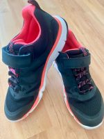 Schuhe Turnschuhe Sportschuhe schwarz Größe 35 Sachsen-Anhalt - Magdeburg Vorschau