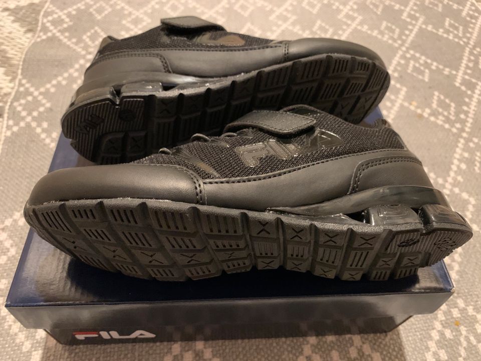 Fila FT8030 Kinder Sportschuhe Sneaker Freizeitschuhe Gr.35 Far in  Hamburg-Mitte - Hamburg Hamm | Gebrauchte Kinderschuhe Größe 35 kaufen |  eBay Kleinanzeigen ist jetzt Kleinanzeigen