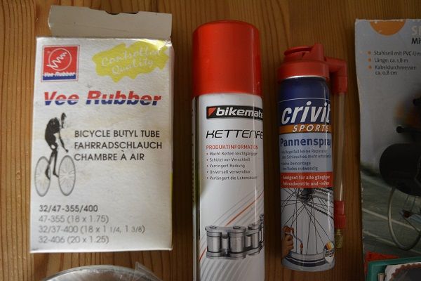 Fahrradersatzteil- bzw. -pflegemittel-Potpourri + Fahrradgarage in Ruppichteroth