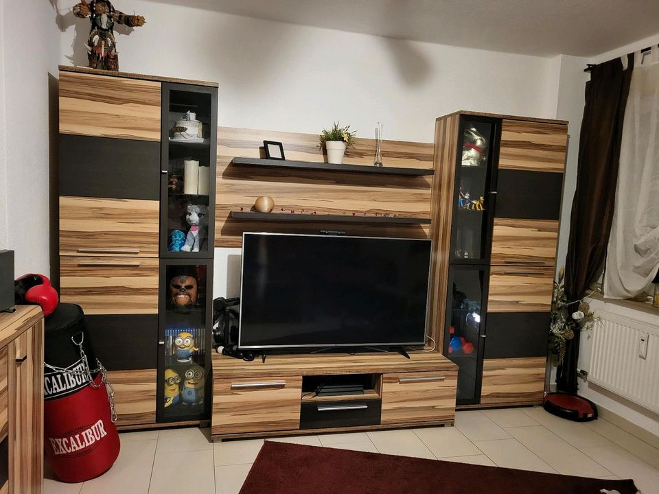 Komplett Wohnzimmer Schrankwand Board Vitrinen Couch in Herten
