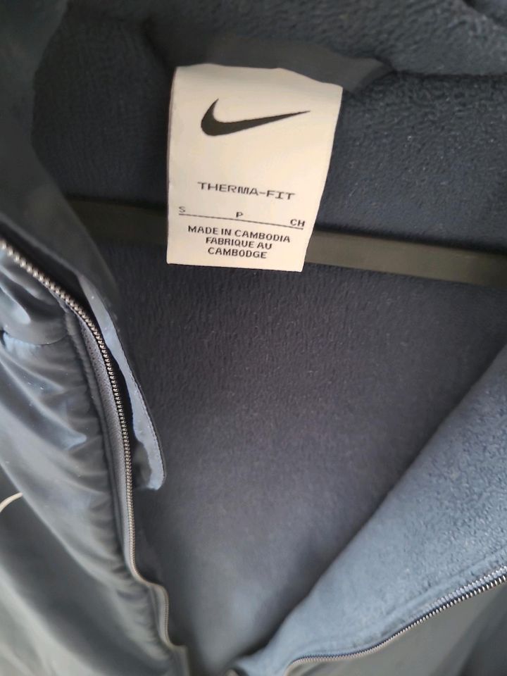 Nike Jacke in Harxheim