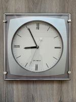 Wanduhr Uhr quadratisch flieder/grau Berlin - Marienfelde Vorschau