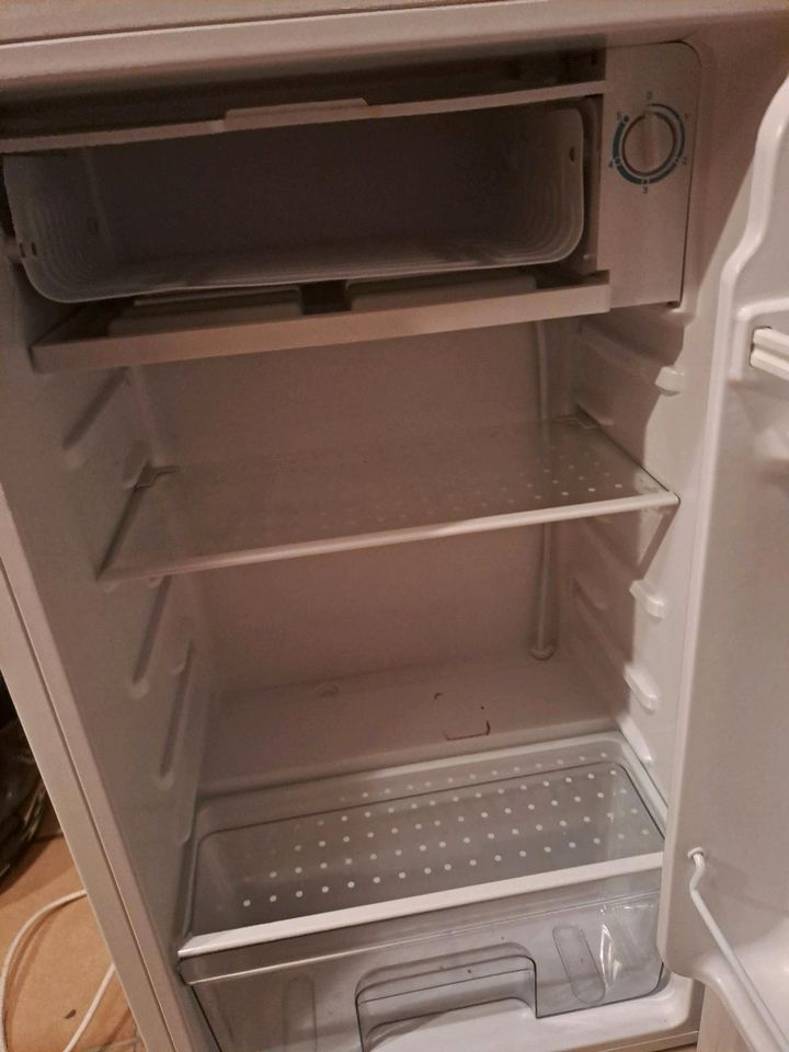 Kleinen Kühlschrank in Breuna