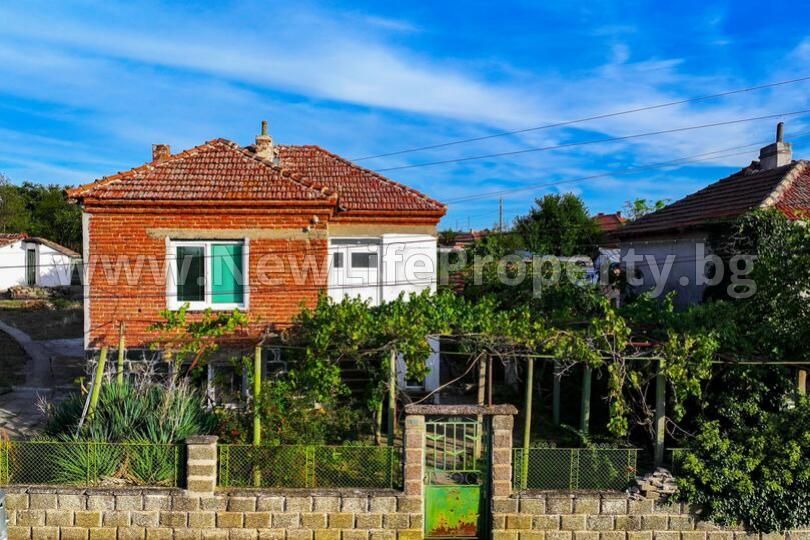 4233 GEMÜTLICHES ZWEISTÖCKIGES HAUS IM DORF TROYANOVO, REGION BURGAS Bulgarien in Bielefeld