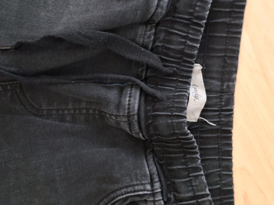 Verkaufe diese Jeans der Marke Tredy in Gütersloh