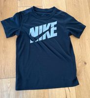 Nike Funktionsshirt Sport Shirt Größe 137-147cm Gr. 140 schwarz Baden-Württemberg - Kirchheim unter Teck Vorschau