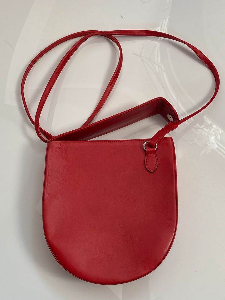 Handtasche Tasche Leder, besondere Form, extravagant, rot in Duisburg