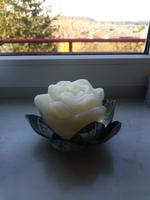 Elegante Kerzreschale mit weise Rosenkerze Nordrhein-Westfalen - Waldbröl Vorschau