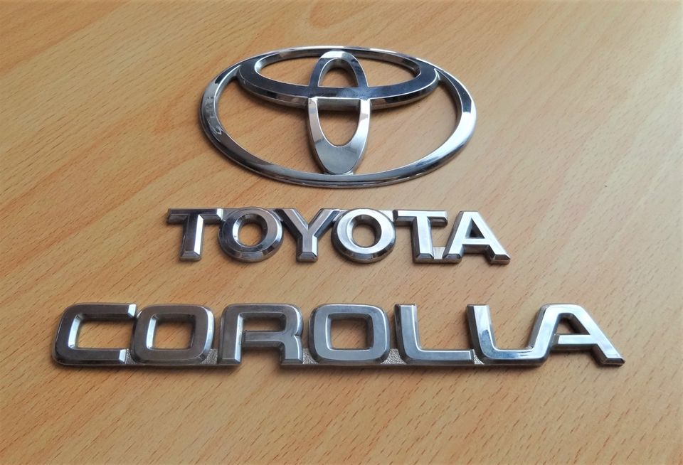 Toyota Avensis, Corolla, Yaris - Auto-Embleme in Norderstedt