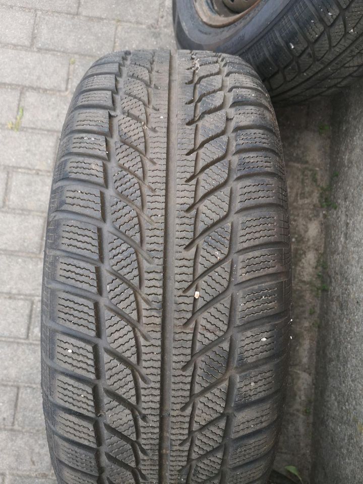 Winterreifen / Reifen 215/55R16 in Rietschen