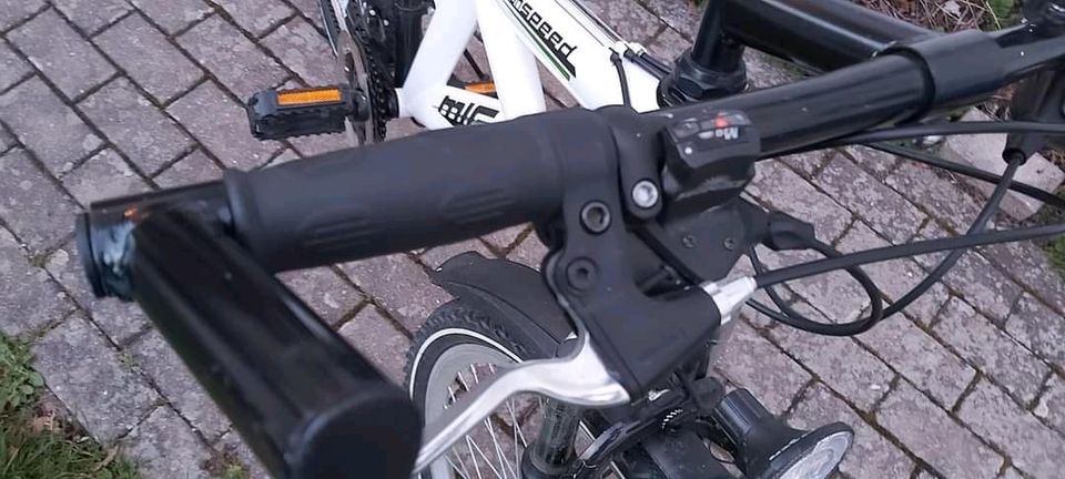 Fahrrad Mountainbikes Schwarz Weiß in Weiden (Oberpfalz)