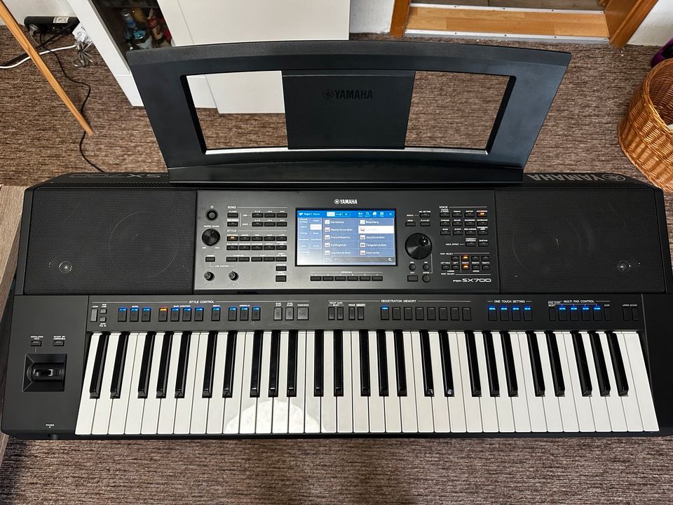 Keyboard Yamaha PSR-SX700 in Gera
