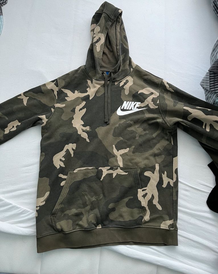 Nike Hoodie Camouflage in Essen