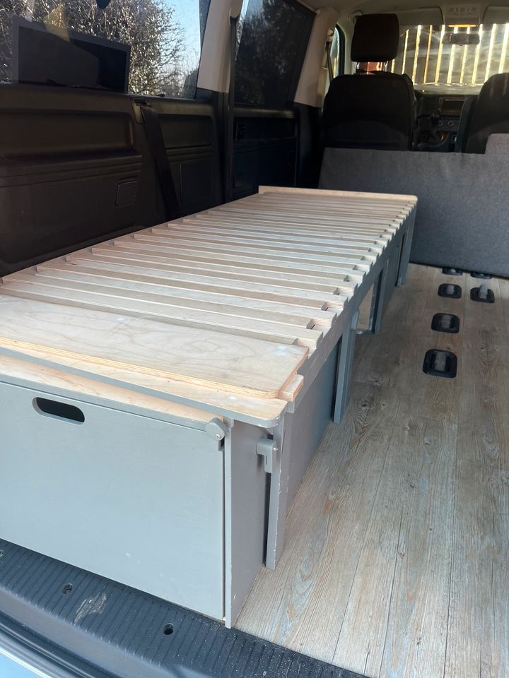 Mobiler Ausbau für VW Bus oder Van, funktionaler Tischlerausbau in Ausacker