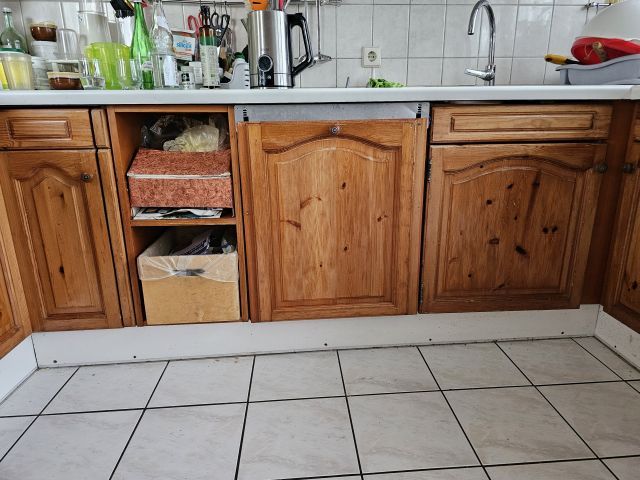 Einbauküche in U-Form mit Massivholz in Kirsche in Leimersheim