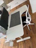 Schreibtisch mit Unterlage, Trennung aus Filz und Stuhl Hessen - Taunusstein Vorschau