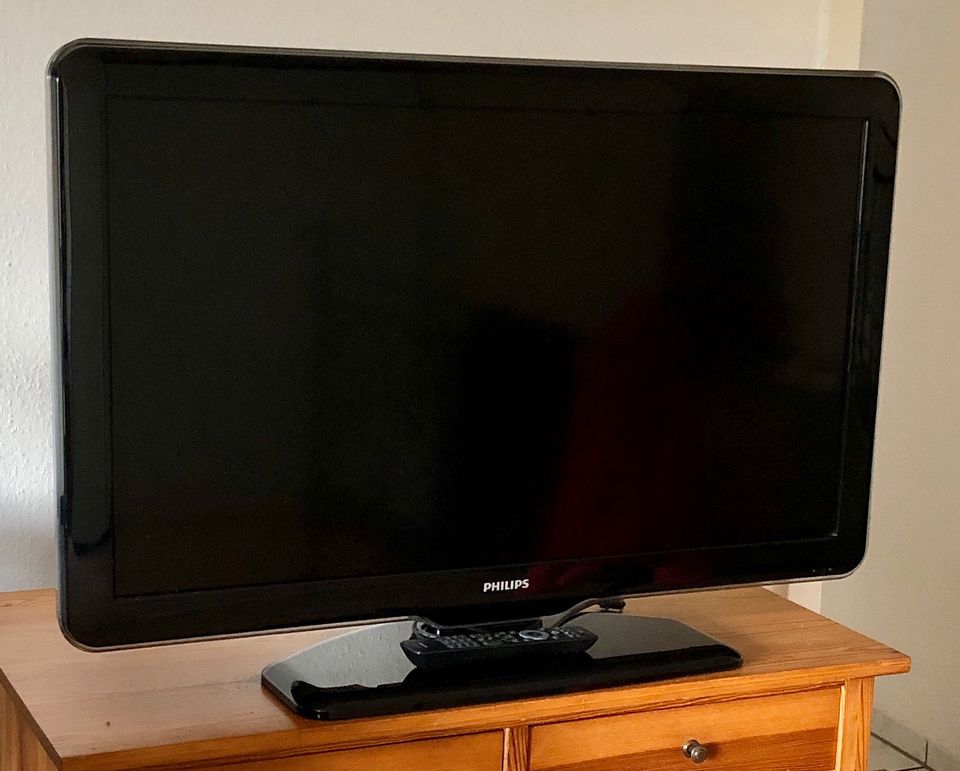 Phillips 6641001 LCD Fernseher TV 32 Zoll mit Fernbedienung in Aachen