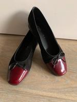 ARA Leder Ballerinas Schwarz/ Bordeux Gr. 39 Neuwertig Nordrhein-Westfalen - Neuss Vorschau