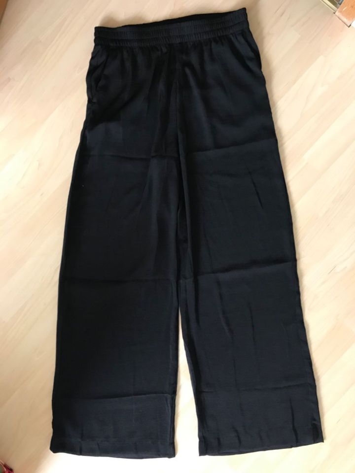 DIVIDED H&M Sommerhose Stoffhose schwarz Gr. 38 in Ochsenfurt