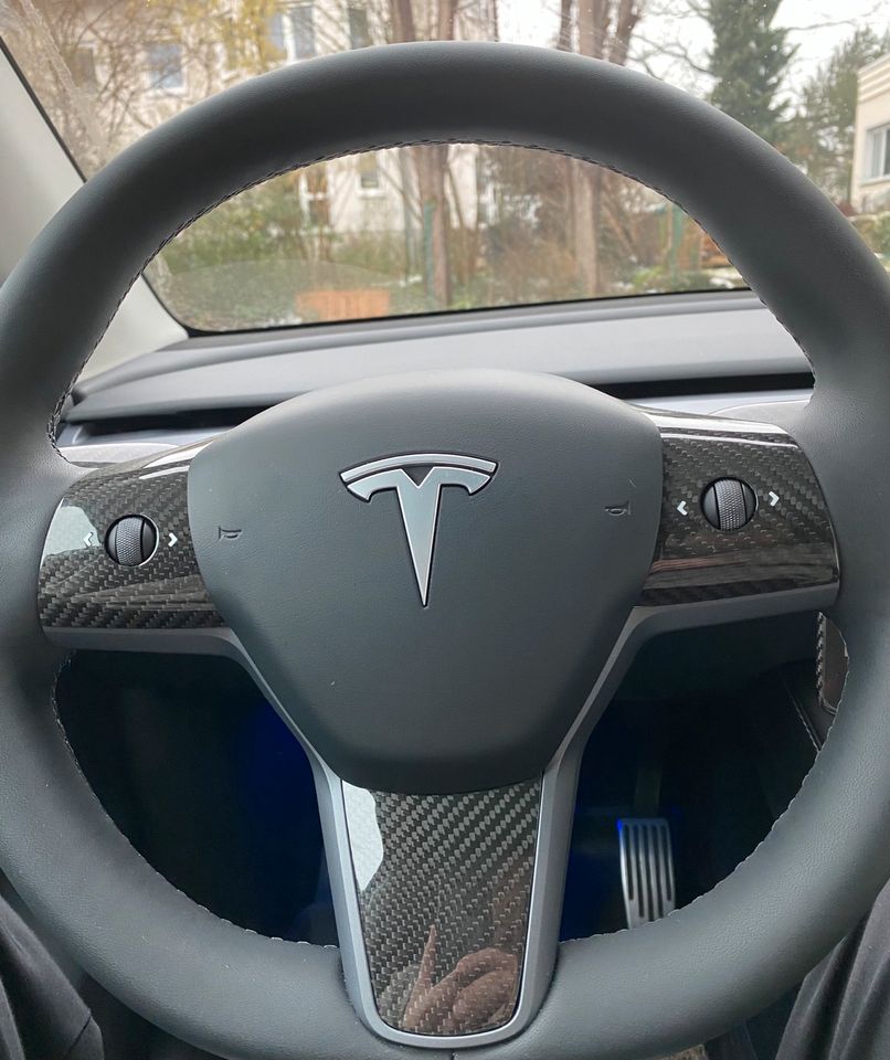 Tesla Model Y LR, USS, AHK, blau/weiß, Dämmung Pro, KW V3, uvm. in Dessau-Roßlau