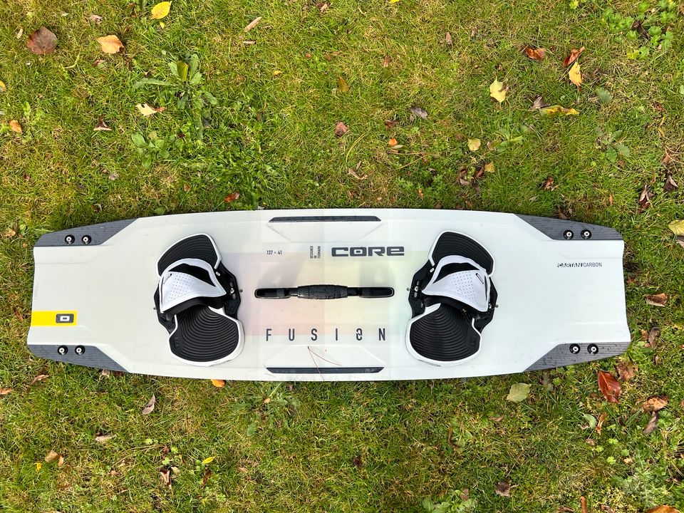 Core Fusion 5 Kiteboard Twintip 137x41cm - top Zustand in Scharbeutz