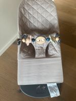 BabyBjörn Wippe Bliss beige mit Spielbogen Babyausstattung Berlin - Zehlendorf Vorschau