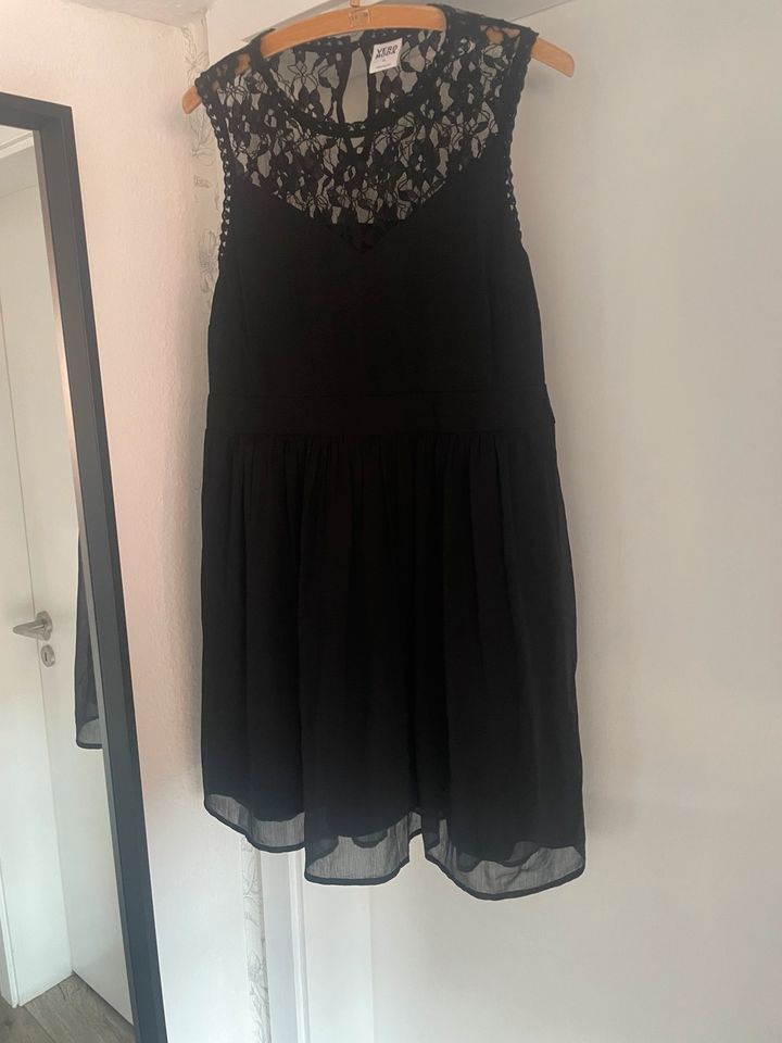Kleid Vero Moda mit Spitze Gr. XL in Duderstadt