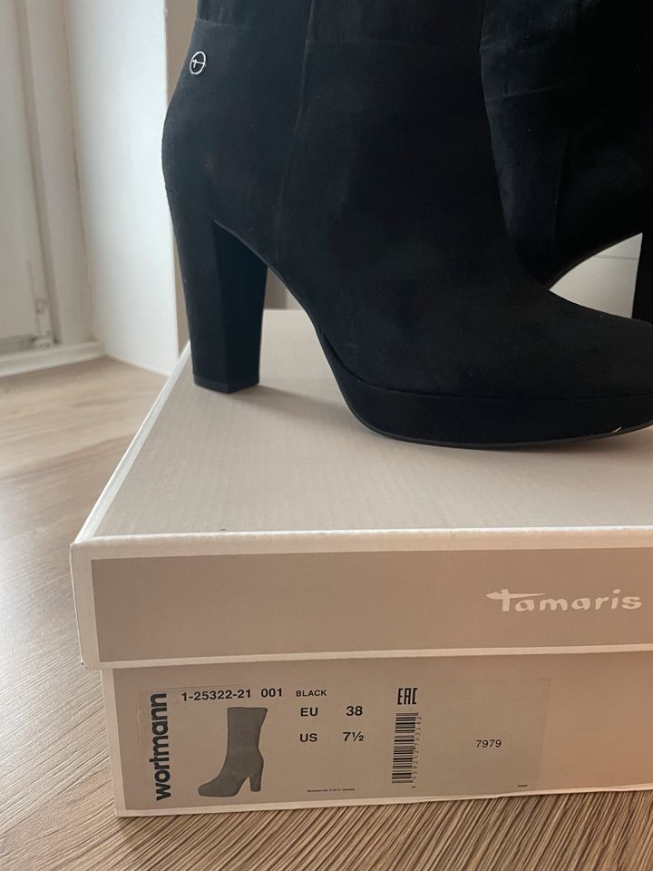 Tamaris, schwarze Wildleder Stiefel Gr 38 in Hamburg