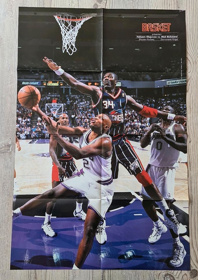 NBA Poster MITCH RICHMOND & HAKEEM OLAJUWON / EDDIE JONES in Bremen