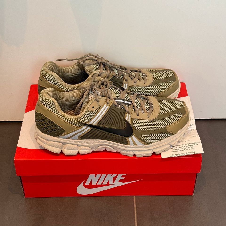 Nike Zoom Vomero 5 Neutral Olive/Black 11 / 45 wie neu in Frankfurt am Main