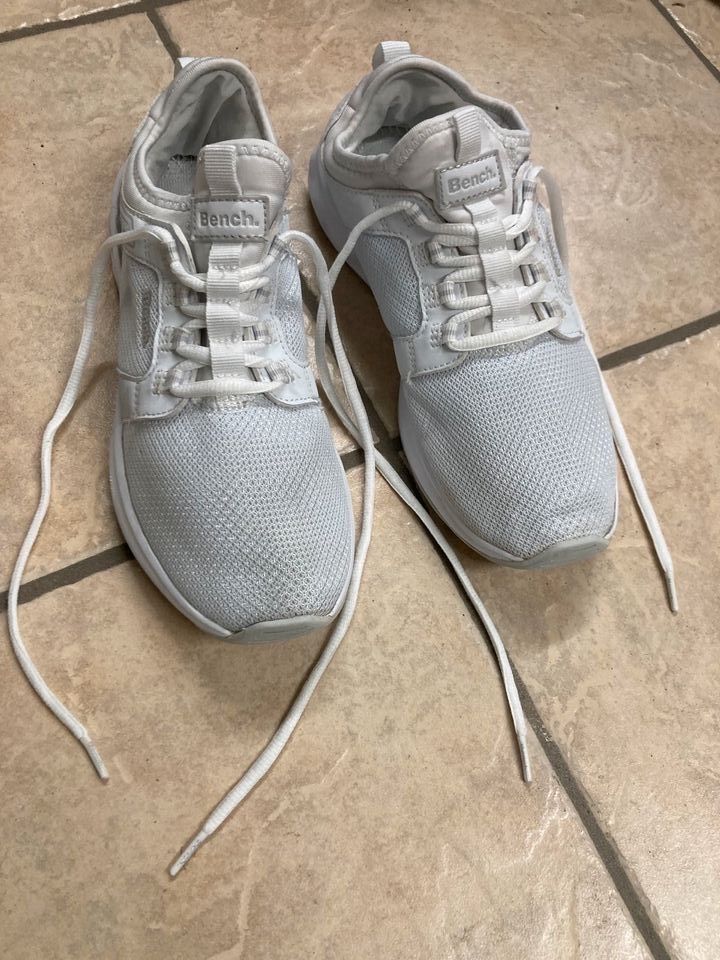 Bench Weiße Sneaker aus Mesh, Größe 40, super bequem in Hamm