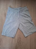 H&M Hose Shorts Sweatshorts Basic Größe 146 grau Hessen - Nidda Vorschau