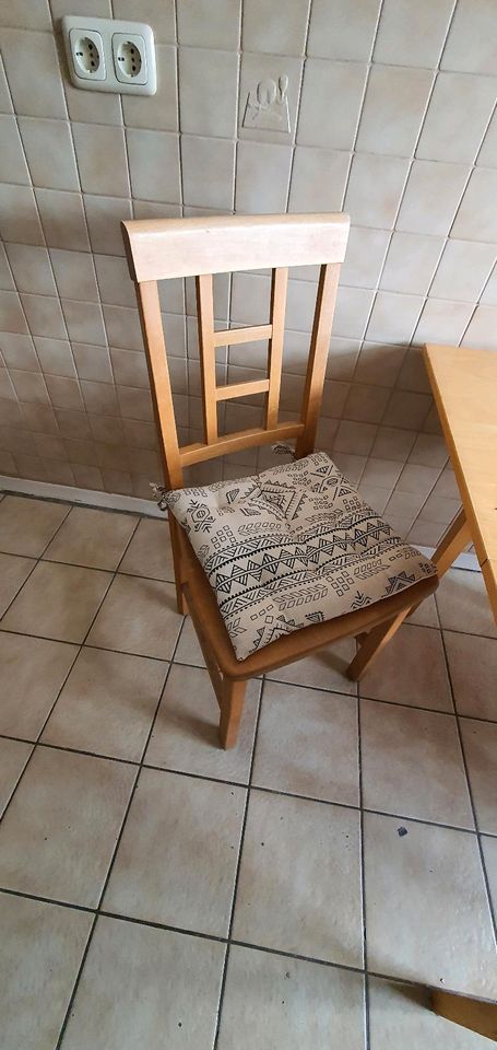 Esstisch und 3 Stühle zu verschenken in Gelsenkirchen
