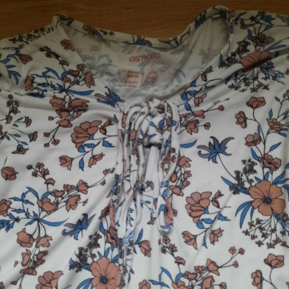 süßes Langarm Shirt Gr. 36 38 creme beige braun blau Blumen in Laatzen