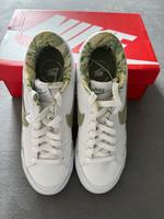 Nike Court Legacy Life Schuhe in Weiß/Olivegrün, in Größe 39 Niedersachsen - Seesen Vorschau