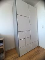 IKEA VISTHUS - Kleiderschrank, grau/weiß, 122x59x216 cm München - Moosach Vorschau