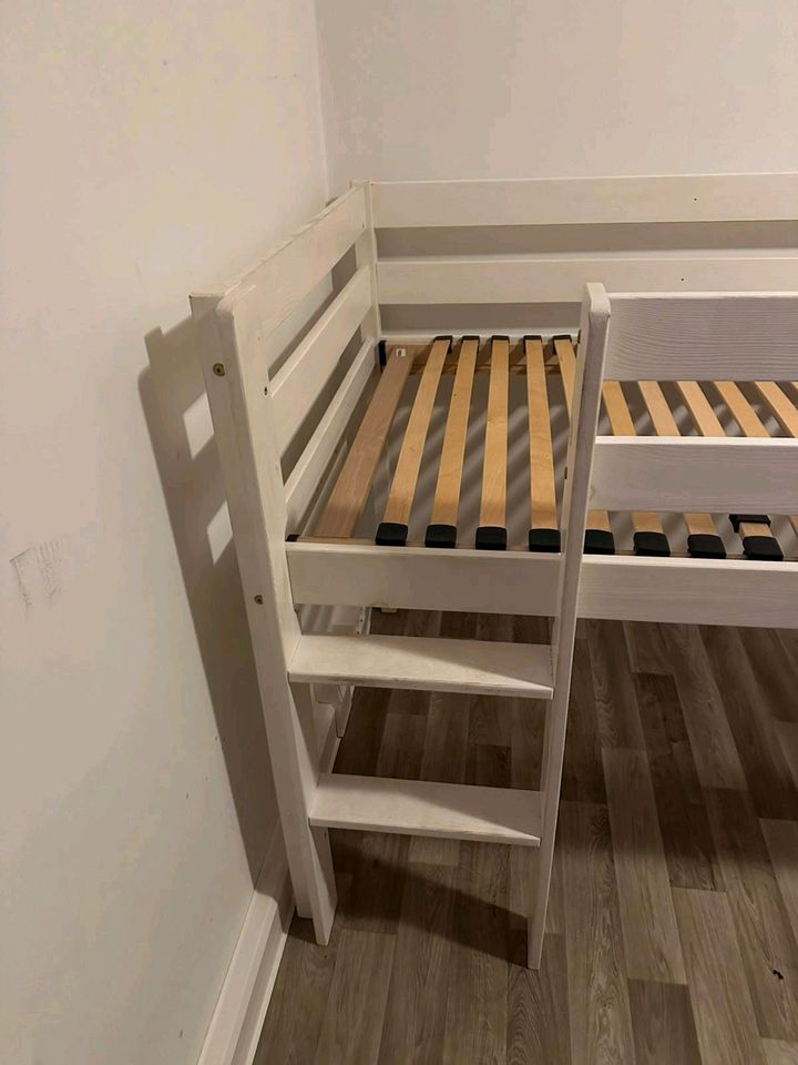 Kinderbett aus Holz in Gotha
