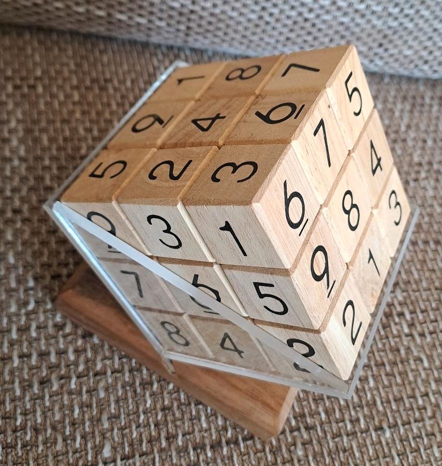 Sudoku dreidimensional - Holzwürfel in Berlin