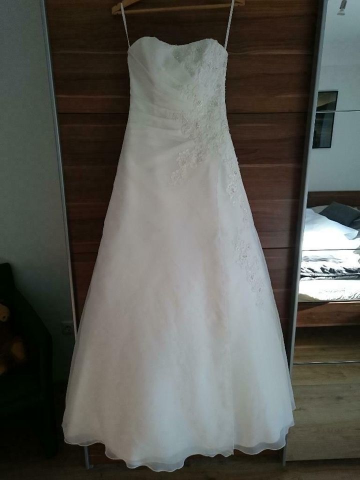 Wunderschönes Brautkleid - ivory - Größe 38 in Quakenbrück