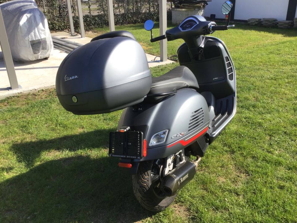 NEUW 125 VESPA GTS SUPER SPORT GARANTIE TOPCASE AKRAPOVIC RIZOMA in Wiesbaden