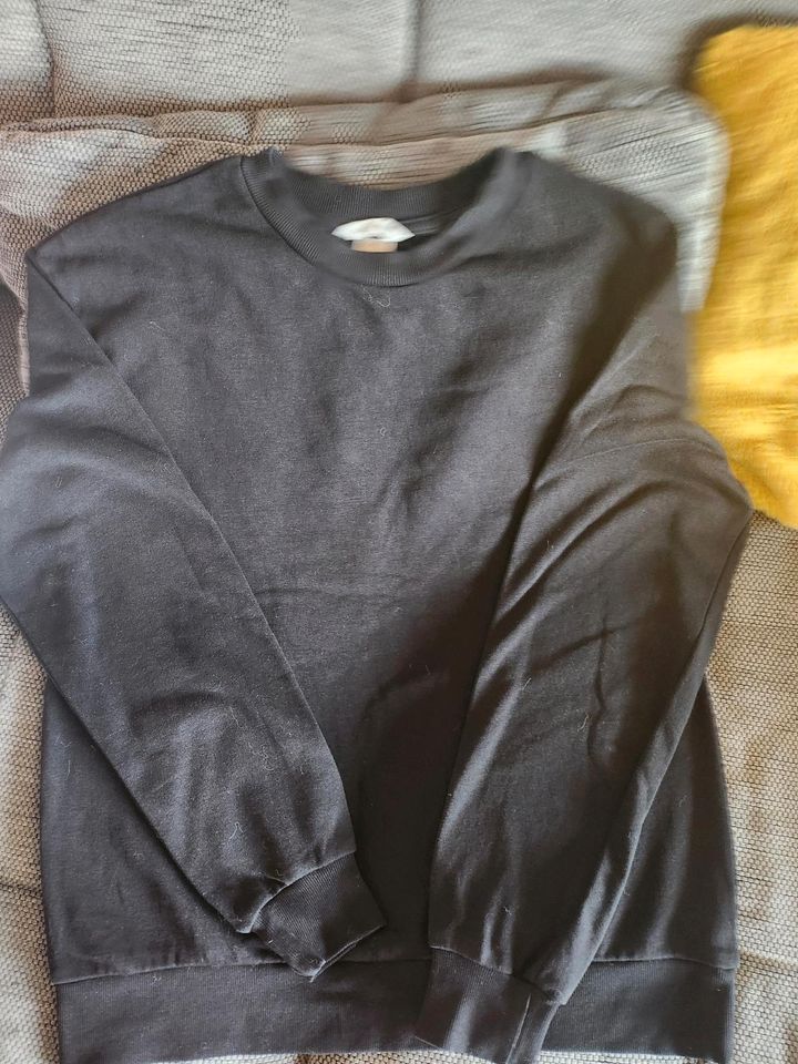 Oversized  Sweatshirt H&M 170 schwarz grau in Sarstedt