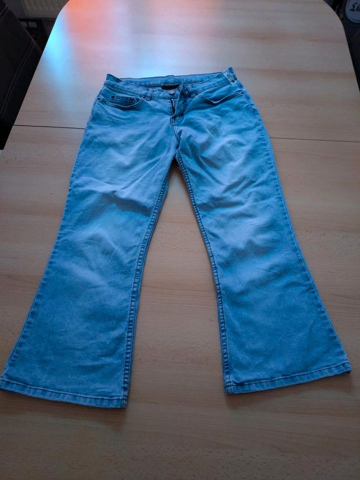 Damenhose Jeans mit Schlag XS 32/34 in Zittau