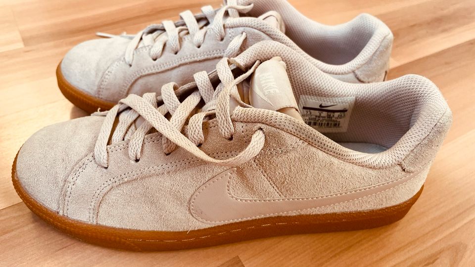 Gr. 38,5 Nike Schuhe Wildleder altrose/beige in Brandenburg - Mahlow | eBay  Kleinanzeigen ist jetzt Kleinanzeigen