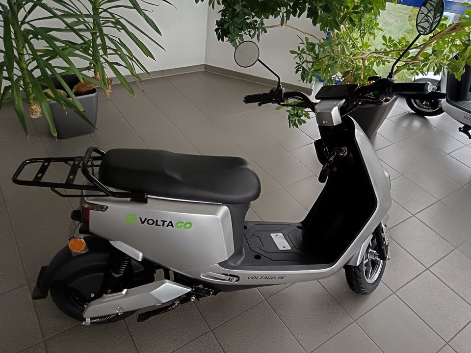 VoltaGo E-Roller / Mofa für 2 Personen NEU 25/45km/h, Home-Charging Li-Wechselakku, bis 195km in Meerbusch